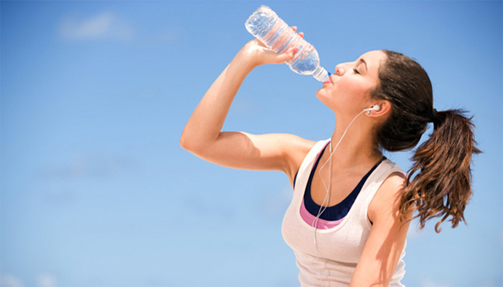 I pericoli di bere l'acqua del rubinetto durante la gravidanza