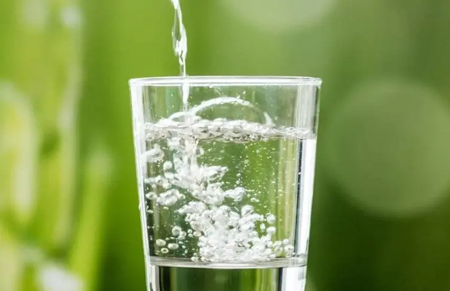 Acqua limpida e salutare: l'importanza e i vantaggi di un filtro per l'acqua del frigorifero